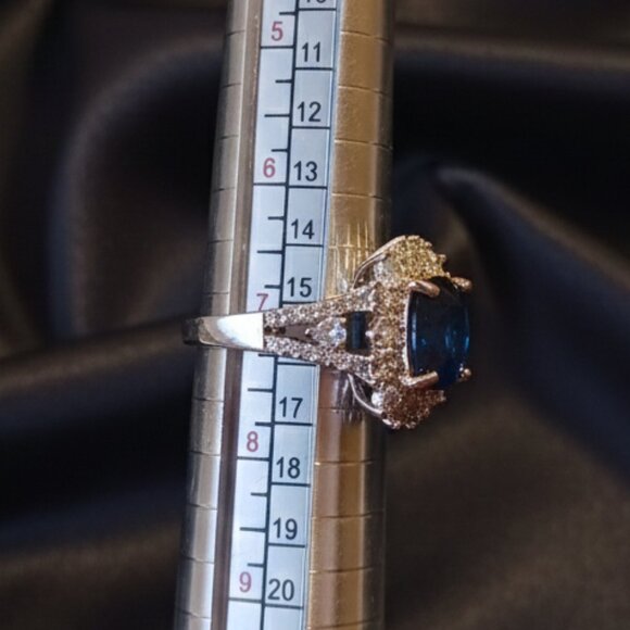 Silver Tone Blue Tanzanite Halo Cocktail Statement Fashion Ring Size 7 NWOT - Picture 5 of 6
